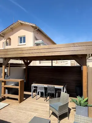 Balcon ou terrasse dans l'établissement Maison cosy, 100m des plages, wifi, parking privé