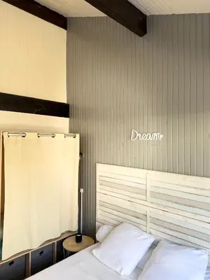 Un ou plusieurs lits dans un hébergement de l'établissement Maison cosy, 100m des plages, wifi, parking privé