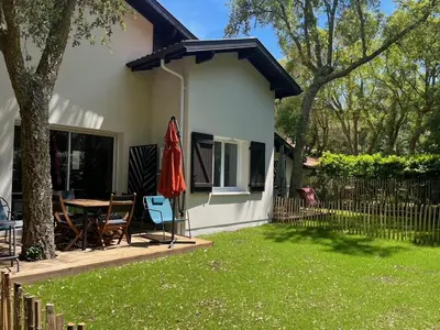 Jardin de l'établissement Gite du Lac T4