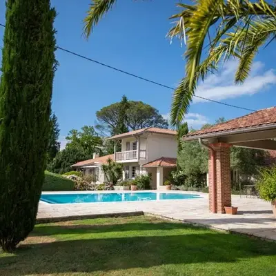 Superbe villa 300 m2 avec piscine et jacuzzi