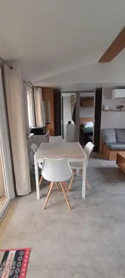 Coin salon dans l'établissement Mobil home chez Thierry et Véro
