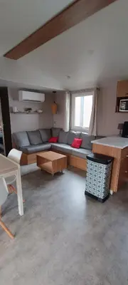 Coin salon dans l'établissement Mobil home chez Thierry et Véro