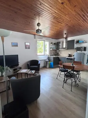 Cuisine ou kitchenette dans l'établissement Bel appartement , 2 chambres, idéalement situé