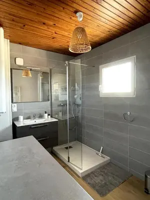 Salle de bains dans l'établissement Bel appartement , 2 chambres, idéalement situé