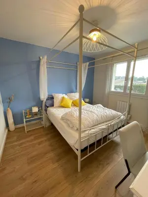 Un ou plusieurs lits dans un hébergement de l'établissement maison au calme sur le golf avec piscine privée
