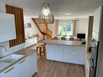 Télévision ou salle de divertissement dans l'établissement maison au calme sur le golf avec piscine privée