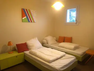 Un ou plusieurs lits dans un hébergement de l'établissement maison au calme sur le golf avec piscine privée