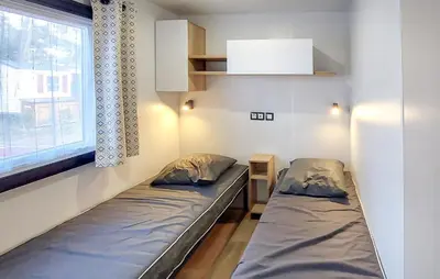 Un ou plusieurs lits dans un hébergement de l'établissement Nice Stacaravan In Saint-Julien-En-Born
