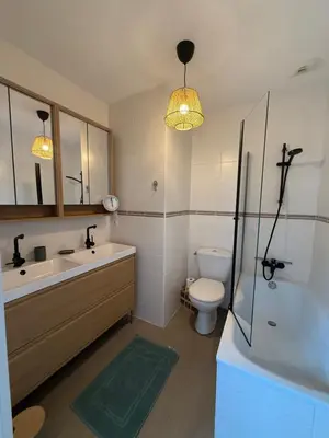 Salle de bains dans l'établissement La petite Marensine T3 duplex