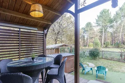 Jardin de l'établissement Chalet 809 tout confort en lisière de forêt