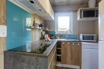 Cuisine ou kitchenette dans l'établissement Chalet 809 tout confort en lisière de forêt