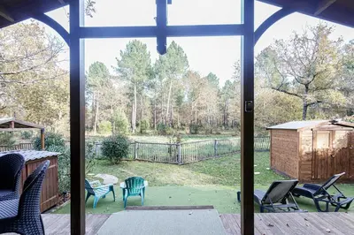 Jardin de l'établissement Chalet 809 tout confort en lisière de forêt