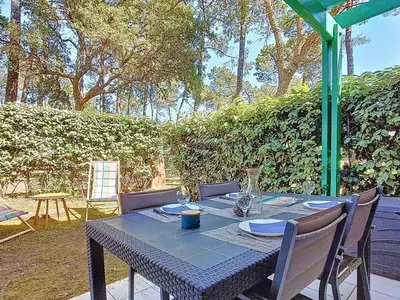Jardin de l'établissement Appartement T2 avec terrasse et jardin privatif - FR-1-379-185
