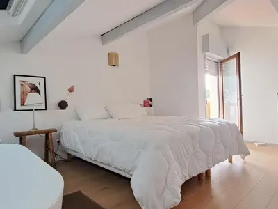 Un ou plusieurs lits dans un hébergement de l'établissement Maison agréable à Biscarrosse avec terrasse et parking - FR-1-521-262