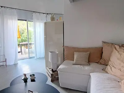 Coin salon dans l'établissement Maison agréable à Biscarrosse avec terrasse et parking - FR-1-521-262