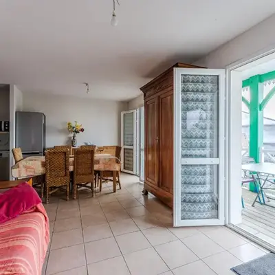Appartement charmant avec piscine au 1er étage