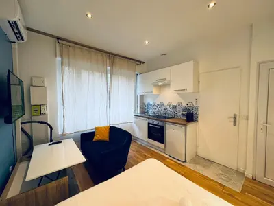 Cuisine ou kitchenette dans l'établissement Le New Daily, 500m du centre de Dax