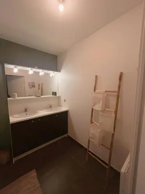 Salle de bains dans l'établissement Escapade Gujanaise Jardin et Tout à Portée