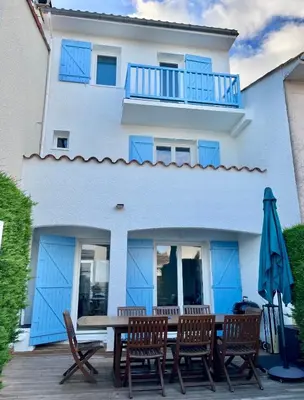Balcon ou terrasse dans l'établissement Jolie maison de vacances 8 personnes - Piscine commune à la résidence