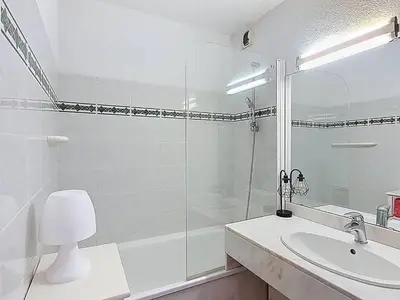 Salle de bains dans l'établissement Appartement T3 à Vieux-Boucau, 6 pers, terrasse et parking - FR-1-857-25