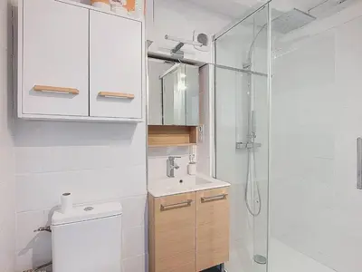 Salle de bains dans l'établissement T3 duplex avec terrasse dans Résidence à Vieux-Boucau, piscine saisonnière - FR-1-857-37