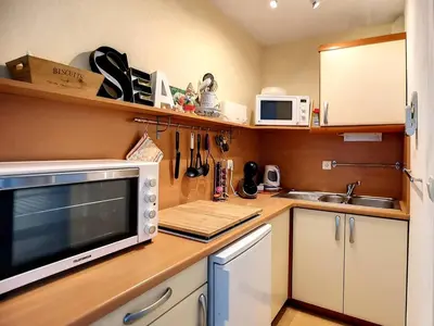 Cuisine ou kitchenette dans l'établissement Vieux Boucau : Appartement T2 4 pers avec parking - FR-1-857-33