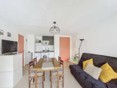 Cuisine ou kitchenette dans l'établissement Soustons Plage : T2 Cabine 4 pers avec Box Privatif - FR-1-857-35