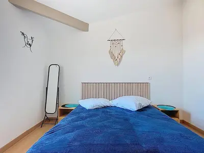 Un ou plusieurs lits dans un hébergement de l'établissement Appartement T2 pour 6 pers avec piscine - FR-1-857-40