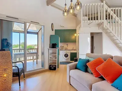 Cuisine ou kitchenette dans l'établissement Appartement T2 pour 6 pers avec piscine - FR-1-857-40