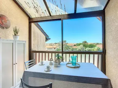Balcon ou terrasse dans l'établissement Appartement T2 pour 6 pers avec piscine - FR-1-857-40