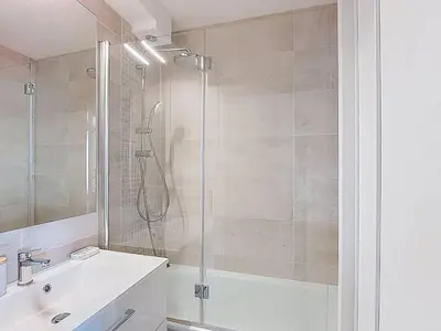 Salle de bains dans l'établissement Vieux Boucau : T2 Cabine 6 Pers avec Piscine, Parking - FR-1-857-34