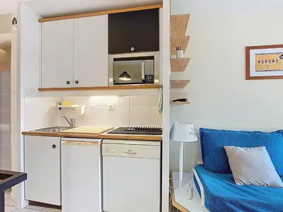 Cuisine ou kitchenette dans l'établissement Studio sur le golf avec accès piscine, 4 couchages à Moliets - FR-1-857-39