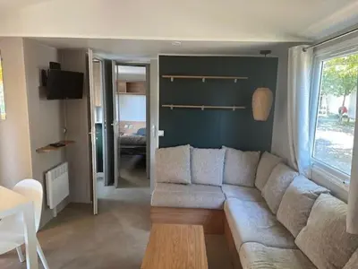 Coin salon dans l'établissement Mobil home au coeur des Landes Camping 4 étoiles