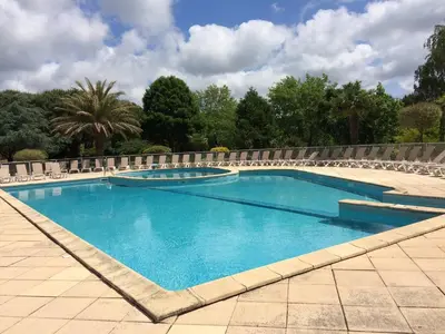 Piscine de l'établissement Appartement confortable 4 pers. proche golf - FR-1-857-50 ou située à proximité
