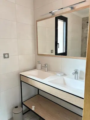 Salle de bains dans l'établissement Villa Camille - ARCHIK Plage du Pyla