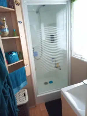 Salle de bains dans l'établissement Le Gaoucher