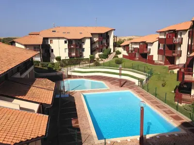 Piscine de l'établissement Appartement T2 avec Piscine à Vieux-Boucau - FR-1-857-52 ou située à proximité