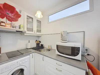 Cuisine ou kitchenette dans l'établissement Appartement T2 avec Piscine à Vieux-Boucau - FR-1-857-52