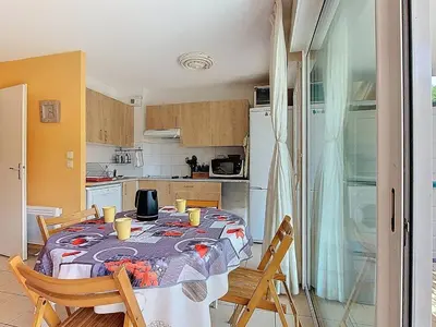 Cuisine ou kitchenette dans l'établissement T3 Cabine 6 Pers, Parking, Animaux Acceptés - FR-1-857-54