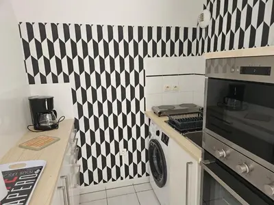Cuisine ou kitchenette dans l'établissement Appartement lumineux avec terrasse et parking à 5 min du centre ville