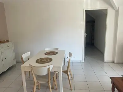 Plan de l'établissement Appartement lumineux avec terrasse et parking à 5 min du centre ville