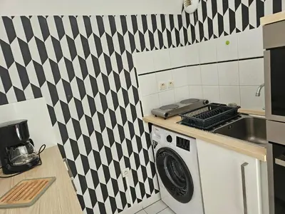 Cuisine ou kitchenette dans l'établissement Appartement lumineux avec terrasse et parking à 5 min du centre ville