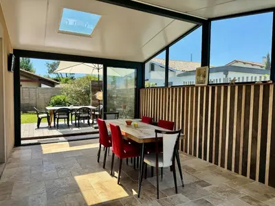 Balcon ou terrasse dans l'établissement Maison, véranda & jardin Bassin d'Arcachon