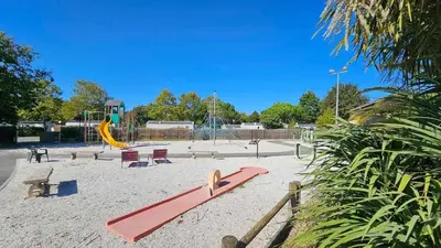 Aire de jeux pour enfants de l'établissement Grand Mobil-home 262
