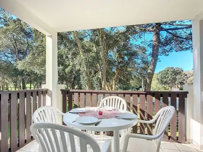 Balcon ou terrasse dans l'établissement Studio cabine proche golf et océan avec wifi et parking sécurisé - FR-1-857-57