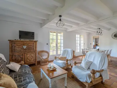 Télévision ou salle de divertissement dans l'établissement Belle maison à Biscarrosse Plage, proche océan, 8 pers. - FR-1-319-624