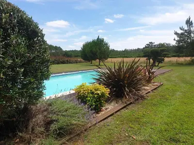 Piscine de l'établissement Le clos des pins ou située à proximité