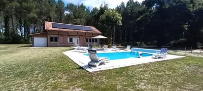 Piscine de l'établissement La resiniere ou située à proximité