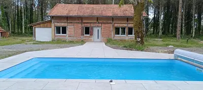 Piscine de l'établissement La resiniere ou située à proximité
