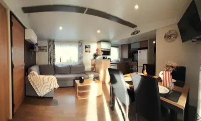 Cuisine ou kitchenette dans l'établissement Mobil-home 331, 3 ch, 1sdb camping 4 étoile pipiou Siblu